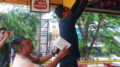 Pemkot Metro Pasang Stiker Pemberitahuan Status Bangunan sebagai Aset